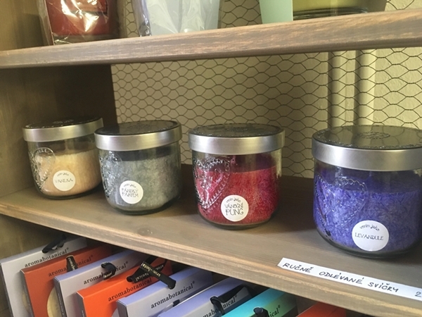 Ručně odlévaná svíčka ve sklenici černý hrozen 480g