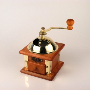 Ruční mlýnek na kávu dřevěný 16x12x12cm (zlaté rohy)