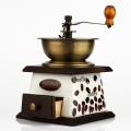 Ruční mlýnek na kávu