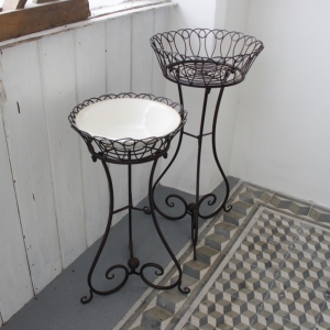 Sada dvou stolků na květiny - vyřazeno