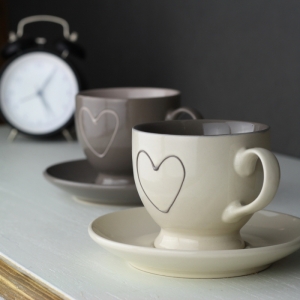 Šálek s podšálkem krémové srdce 200ml