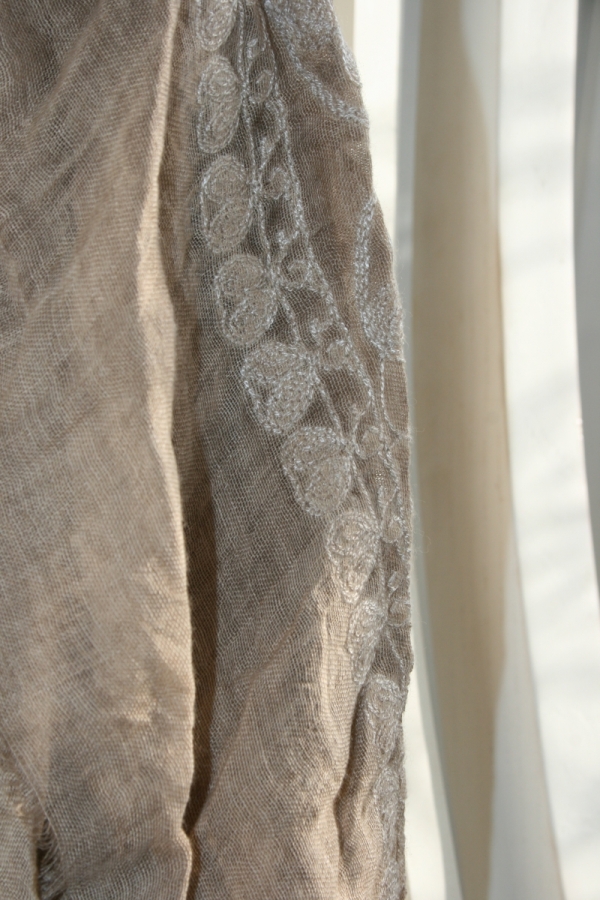 Šátek Zrnka písku 140x140cm