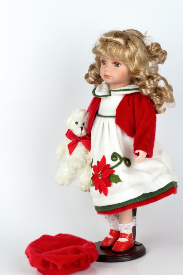 Sběratelská panenka Irma s medvídkem 47cm