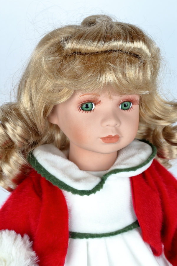 Sběratelská panenka Irma s medvídkem 47cm