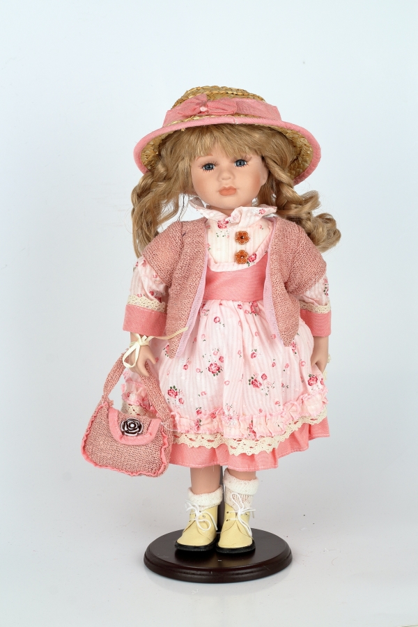 Sběratelská panenka Karin s taškou 42cm