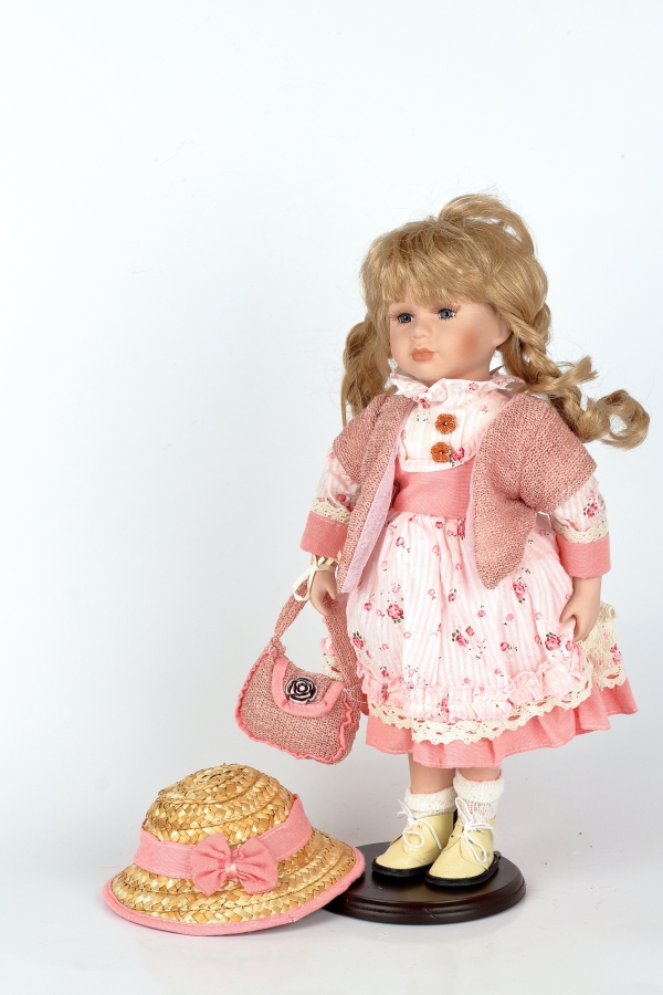 Sběratelská panenka Karin s taškou 42cm