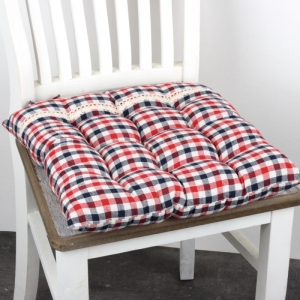 Sedák na židli červená kostka 40x40cm