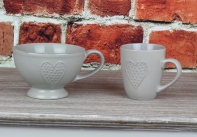 Šedý hrnek se srdíčkem