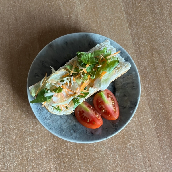 Šedý kameninový talíř Costa Nova Madeira 16cm