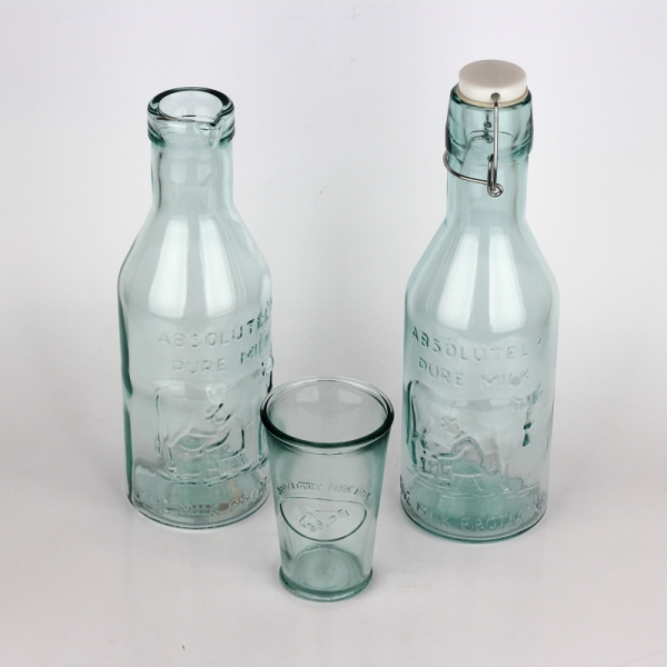 Skleněná láhev na mléko s výlevkou 1l