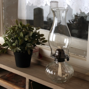 Skleněná petrolejová lampa s žebrováním 32cm