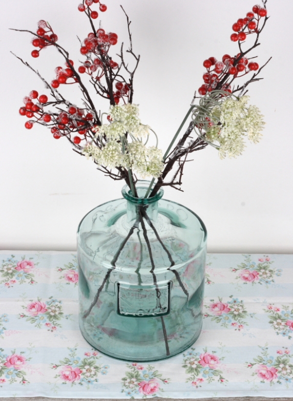 Skleněná váza All you need is love 26x22cm