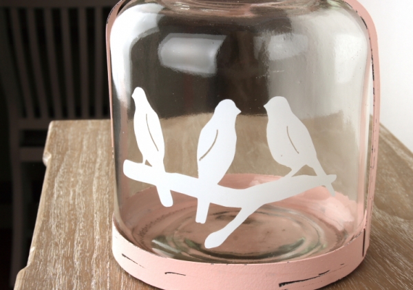 Skleněný svícen s kovovým uchem růžový 18cm