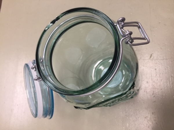 Sklenice s patentním uzávěrem 1,9l - vyřazená