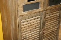 Skříňka dřevěná se dvěma šuplíky 57x67x34cm