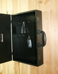 Skříňka jako kufřík s hodinami 36x11x24cm