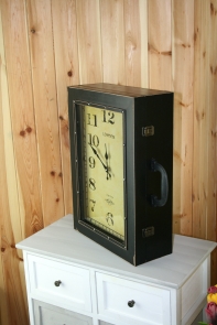 Skříňka jako kufřík s hodinami 36x11x24cm