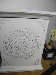 Skříňka na klíče s ornamentem 30,5x24cm