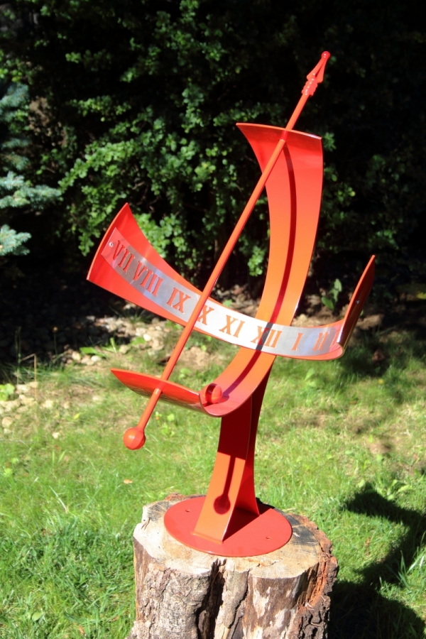 Sluneční hodiny červené 70x41x41cm
