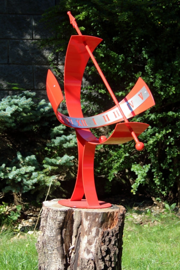 Sluneční hodiny červené 70x41x41cm