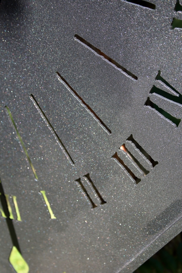 Sluneční hodiny na zeď černé