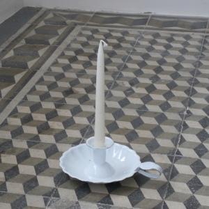 Smaltovaný zámecký svícen