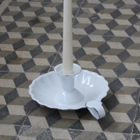 Smaltovaný zámecký svícen 