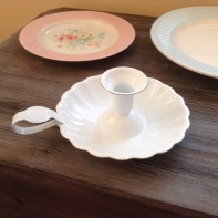 Smaltovaný zámecký svícen 