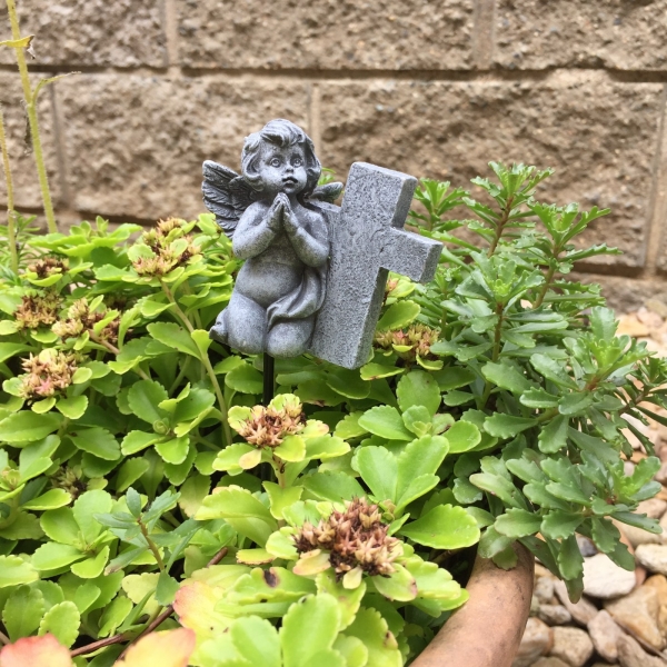 Smuteční dekorace anděl s křížkem 17cm