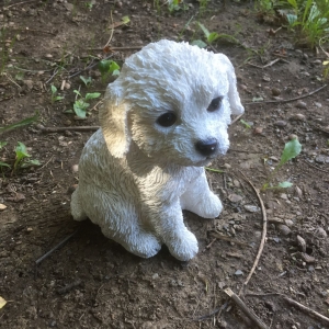 Socha do zahrady bílé štěně 16cm
