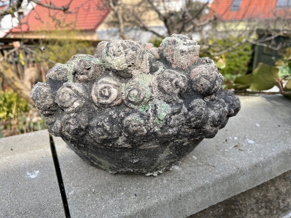 Sochy na zahradu zahradní keramika koš květin mech 