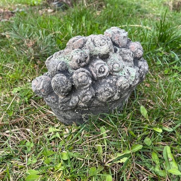 Sochy na zahradu zahradní keramika koš květin mech 