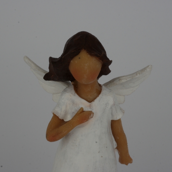 Soška anděl s dlaní na hrudi 14cm