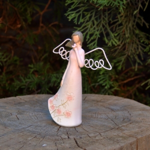 Soška anděl s motýlem