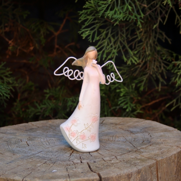 Soška anděl s motýlem