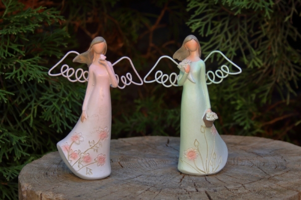 Soška anděl s motýlem