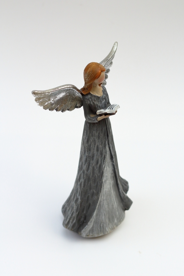 Soška anděla s šedými šaty - Moudrost