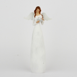 Soška anděla se srdcem u srdce