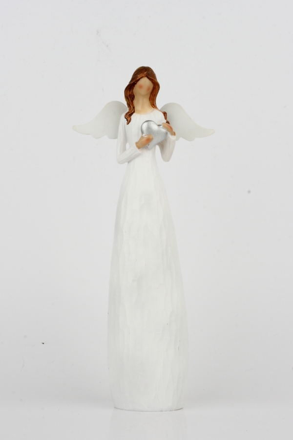 Soška anděla se srdcem u srdce