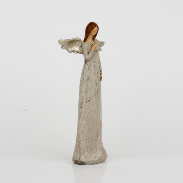 Soška anděla se třpytivými šaty a zlatými křídly