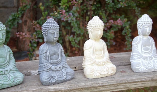 Soška Buddhy betonová 10×20×13cm