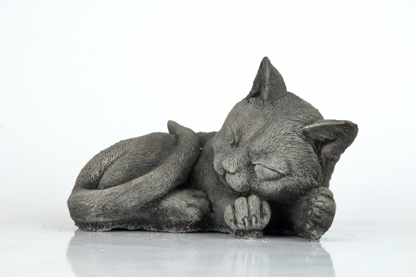 Soška kočky v klubíčku 20x15x8cm