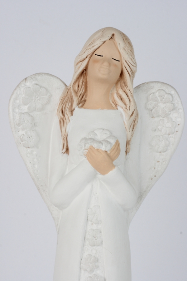 Soška sádrového anděla s bílými květovanými šaty 37cm