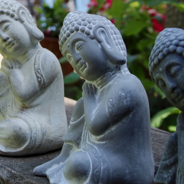 Soška sedící Buddha beton 12x16x11cm