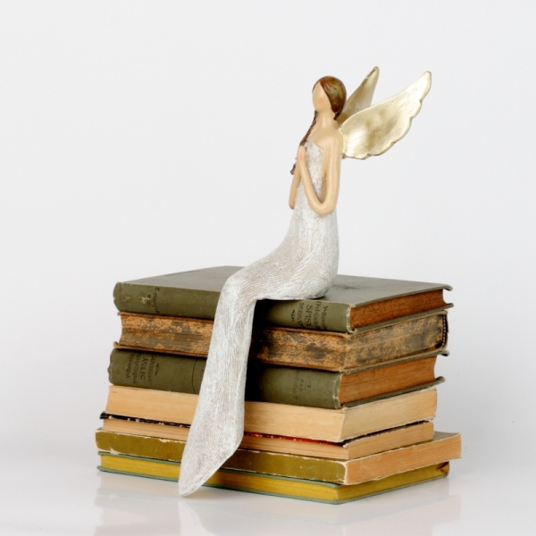 Soška sedícího anděla s glitry 30cm