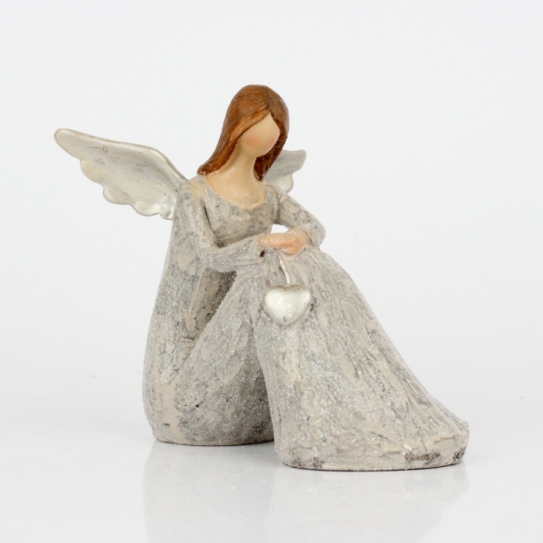 Soška sedícího anděla se srdcem 11x11cm