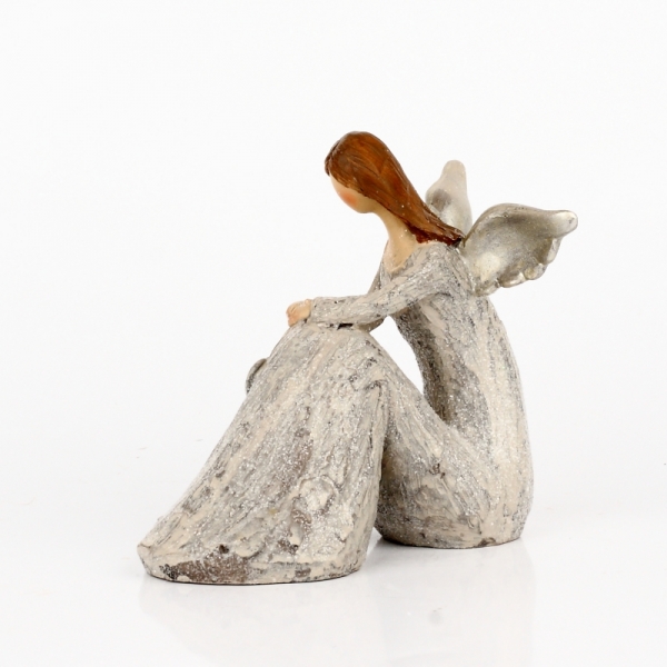 Soška sedícího anděla se srdcem 11x11cm