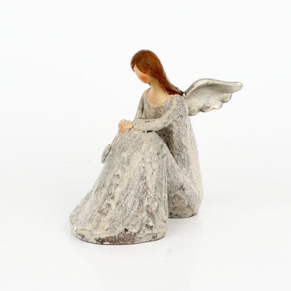 Soška sedícího anděla se srdcem 11x11cm