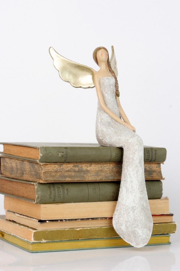 Soška sedícího anděla se stříbrnými křídly 30cm - POŠKOZENO