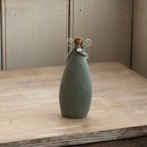 Soška víla v modrých šatech Ruka na srdci 15cm